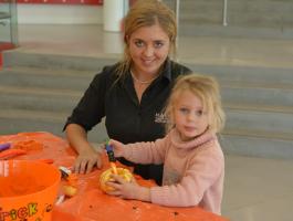 Pumpkin carving in Cafe 750